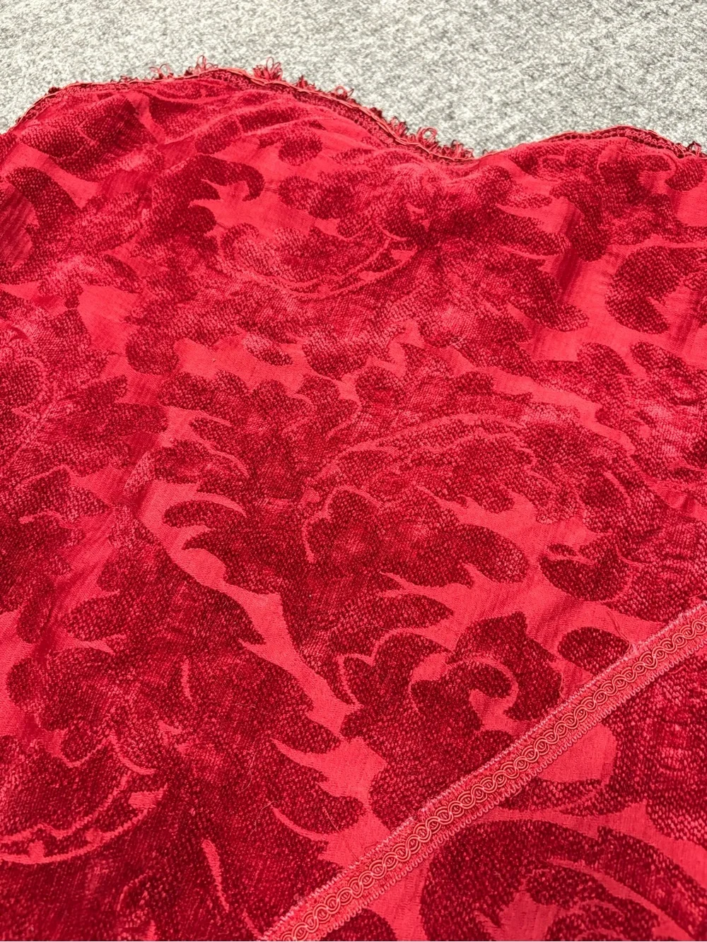 Gorgeous Red Velvet Damask Christmas Tree Skirt One Flawed Buttom